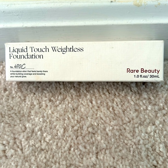 Rare Beauty Liquid Touch Weightless Foundation 470C - Picture 2 of 3